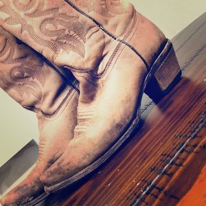 Brown leather distressed cowboy boot (Size 6.5)